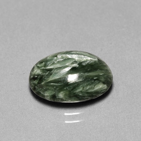 Serafinita verde natural 5,05ct, corte oval, opaco