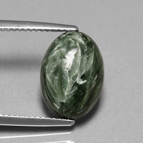 Serafinita verde natural 5,05ct, corte oval, opaco