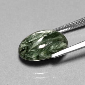 Serafinita verde natural 5,05ct, corte oval, opaco