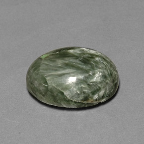 Serafinita verde natural 10,69ct, corte oval, opaco