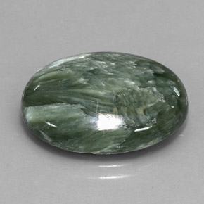 Serafinita verde natural 11,47ct, corte oval, opaco
