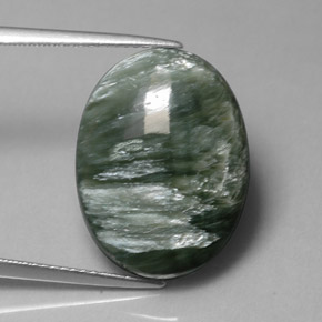 Serafinita verde natural 11,82ct, corte oval, opaco