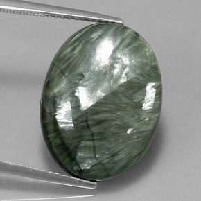 Serafinita verde natural 10,47ct, corte oval, opaco