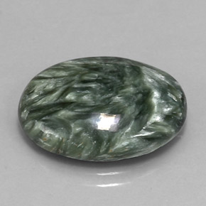 Serafinita verde natural 11,98ct, corte oval, opaco