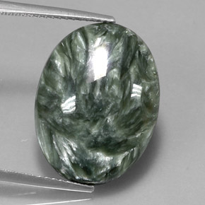Serafinita verde natural 11,98ct, corte oval, opaco
