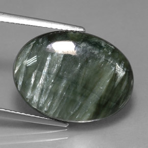 Serafinita verde natural 11,23ct, corte oval, opaco