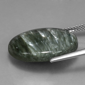 Serafinita verde natural 11,23ct, corte oval, opaco