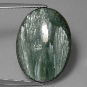 Serafinita verde natural 11,40ct, corte oval, opaco