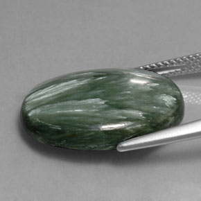 Serafinita verde natural 11,40ct, corte oval, opaco