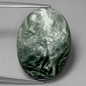 Serafinita verde natural 10,79ct, corte oval, opaco