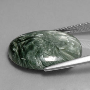 Serafinita verde natural 10,79ct, corte oval, opaco