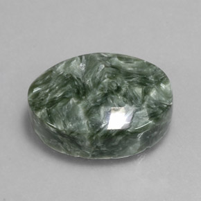 Serafinita verde natural 8,92ct, corte oval, opaco