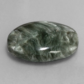 Serafinita verde natural 8,22ct, corte oval, opaco