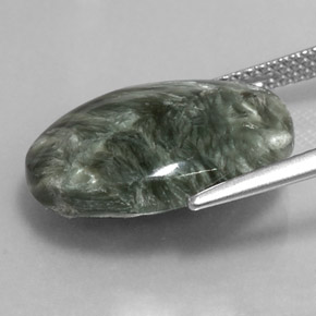 Serafinita verde natural 8,22ct, corte oval, opaco