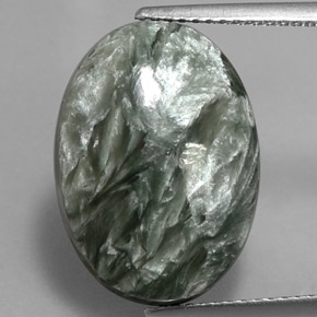Serafinita verde natural 9,46ct, corte oval, opaco