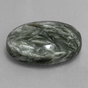 Serafinita verde natural 9,46ct, corte oval, opaco