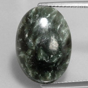 Serafinita verde natural 10,02ct, corte oval, opaco