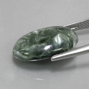 Serafinita verde natural 8,27ct, corte oval, opaco