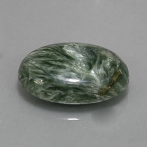 Serafinita verde natural 8,69ct, corte oval, opaco