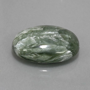 Serafinita verde natural 8,60ct, corte oval, opaco