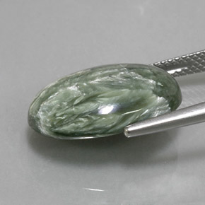 Serafinita verde natural 8,60ct, corte oval, opaco