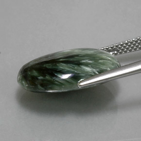 Serafinita verde natural 8,39ct, corte oval, opaco