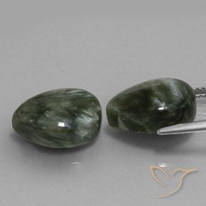 Pedras preciosas de Serafinita Verde Terroso natural de 11.80 ct, Formato de pêra, Opaco