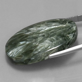 Serafinita verde natural 51,91ct, corte oval, opaco