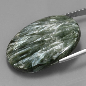 Serafinita verde natural 54,47ct, corte oval, opaco