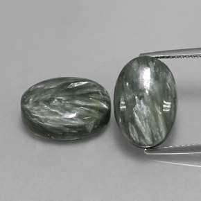 Pedras preciosas de serafinita verde natural de 13,50 ct, corte oval, opaco