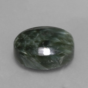 Serafinita verde natural 7,19ct, corte oval, opaco