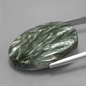 Serafinita verde natural 24,96ct, corte oval, opaco