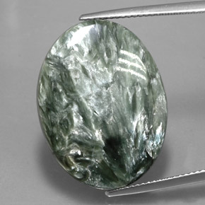 Serafinita verde natural 21,31ct, corte oval, opaco