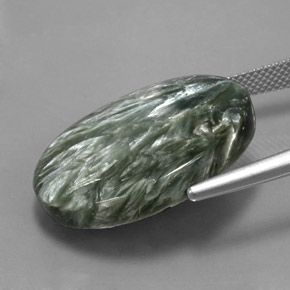 Serafinita verde natural 21,31ct, corte oval, opaco
