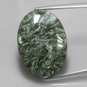 Serafinita verde natural 19,04ct, corte oval, opaco