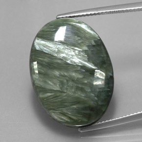 Serafinita verde natural 20,25ct, corte oval, opaco
