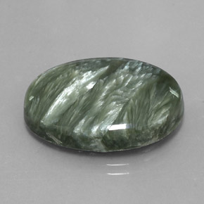 Serafinita verde natural 20,25ct, corte oval, opaco