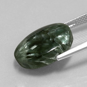 Serafinita verde natural 7,38ct, corte oval, opaco
