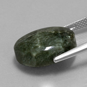 Serafinita verde natural 9,33ct, corte oval, opaco