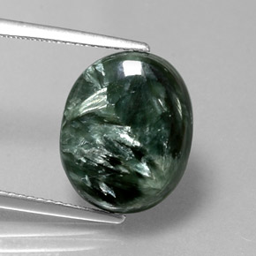 Serafinita verde natural 7,60ct, corte oval, opaco