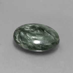 Serafinita verde natural 6,39ct, corte oval, opaco
