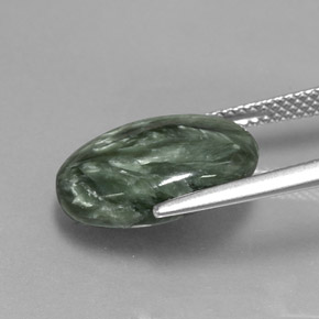 Serafinita verde natural 6,39ct, corte oval, opaco
