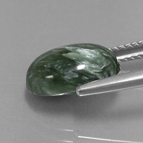 Serafinita verde natural 3,12ct, corte oval, opaco