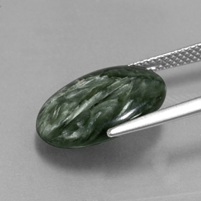 Serafinita verde natural 6,39ct, corte oval, opaco