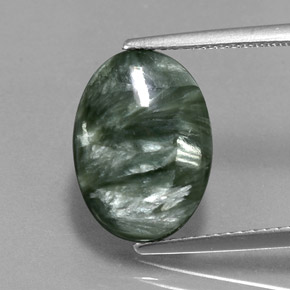 Serafinita verde natural 5,38ct, corte oval, opaco