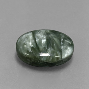 Serafinita verde natural 5,38ct, corte oval, opaco
