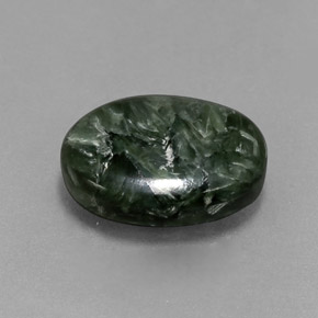 Serafinita verde natural 5,06ct, corte oval, opaco