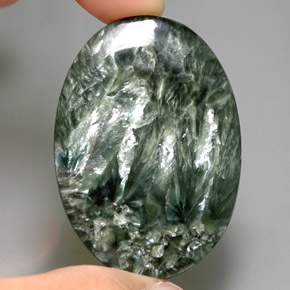 Serafinita Verde Natural 47.17ct, Corte Oval, Opaco
