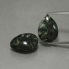 Pedras preciosas de serafinita verde natural de 11,57 ct, formato de pêra, opaco
