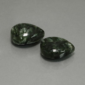 Pedras preciosas de serafinita verde natural de 11,57 ct, formato de pêra, opaco